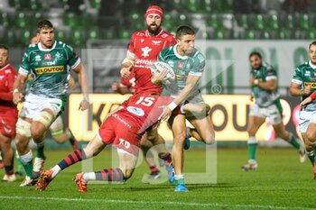 2020-10-23 - Luca Sperandio (Treviso) tackled by Liam Williams (Scarlets) - BENETTON TREVISO VS SCARLETS RUGBY - GUINNESS PRO 14 - RUGBY
