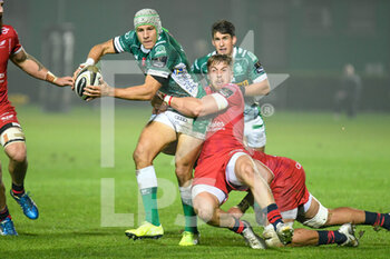 2020-10-23 - Ignacio Brex (Treviso) tackled by Tyler Morgan (Scarlets) - BENETTON TREVISO VS SCARLETS RUGBY - GUINNESS PRO 14 - RUGBY