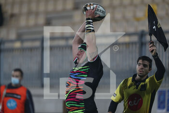 2020-11-02 - Marco Manfredi (Zebre) with the throw in - ZEBRE VS OSPREYS - GUINNESS PRO 14 - RUGBY