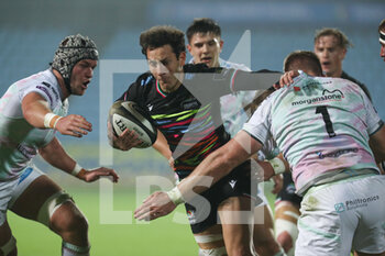 2020-11-02 - Giovanni D’Onofrio (Zebre) defends the ball from Ospreys defense - ZEBRE VS OSPREYS - GUINNESS PRO 14 - RUGBY