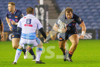 2020-11-09 - Pierre Schoeman (1) of Edinburgh Rugby runs at Will Boyde (8) of Cardiff Blues during the Guinness Pro 14 rugby union match between Edinburgh Rugby and Cardiff Blues on November 9, 2020 at BT Murrayfield Stadium in Edinburgh, Scotland - Photo Malcolm Mackenzie / ProSportsImages / DPPI - EDINBURGH RUGBY VS CARDIFF BLUES - GUINNESS PRO 14 - RUGBY