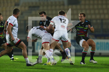 2020-11-16 - Lucchin (Zebre) tries to defend the ball - ZEBRE VS ULSTER - GUINNESS PRO 14 - RUGBY