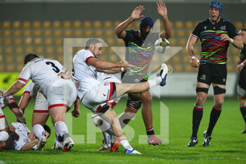 2020-11-16 - Alby Mathewson (Ulster) with a liberation kick - ZEBRE VS ULSTER - GUINNESS PRO 14 - RUGBY