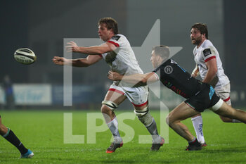 2020-11-16 - Jordi Murphy (Ulster) passes the ball - ZEBRE VS ULSTER - GUINNESS PRO 14 - RUGBY