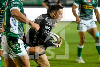 2020-11-29 - Sam Davies (Dragons) tackled by Ian Keatley (Benetton Treviso) - BENETTON VS DRAGONS - GUINNESS PRO 14 - RUGBY