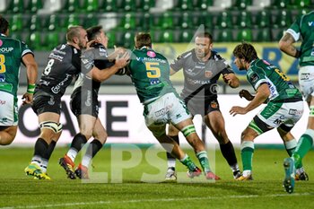 2020-11-29 - Federico Ruzza (Benetton Treviso) tackled by Jamie Roberts (Dragons), Sam Davies (Dragons) and Ollie Griffiths (Dragons) - BENETTON VS DRAGONS - GUINNESS PRO 14 - RUGBY