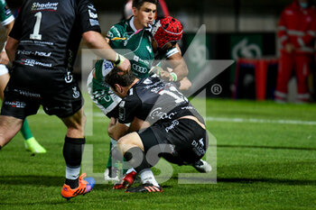2020-11-29 - Hame Faiva (Benetton Treviso) tackled by Adam Warren (Dragons) - BENETTON VS DRAGONS - GUINNESS PRO 14 - RUGBY