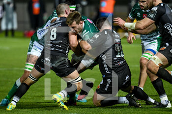 2020-11-29 - Federico Ruzza (Benetton Treviso) tackled by Ollie Griffiths (Dragons) and Aaron Jarvies (Dragons) - BENETTON VS DRAGONS - GUINNESS PRO 14 - RUGBY