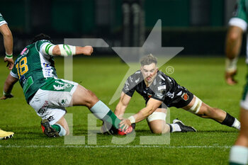 2020-11-29 - Zac Nearchou (Benetton Treviso) tackled by Taine Basham (Dragons) - BENETTON VS DRAGONS - GUINNESS PRO 14 - RUGBY