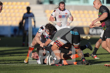 2021-01-23 - Antonio Rizzi (Zebre Rugby) tries to defend the ball in ruck - ZEBRE RUGBY VS EDINBURGH - GUINNESS PRO 14 - RUGBY