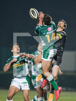 2021-01-30 - Angelo Esposito (Benetton Treviso) tries to catch the ball - BENETTON TREVISO VS MUNSTER RUGBY - GUINNESS PRO 14 - RUGBY