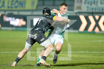 2021-01-30 - Callum Braley (Benetton Treviso) tackled by Chris Cloete (Munster) - BENETTON TREVISO VS MUNSTER RUGBY - GUINNESS PRO 14 - RUGBY