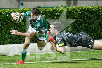 2021-01-30 - Angelo Esposito (Benetton Treviso) runs to score a try tackled by Darren Sweetnam (Munster) - BENETTON TREVISO VS MUNSTER RUGBY - GUINNESS PRO 14 - RUGBY