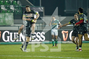 2021-01-30 - JJ Hanrahan (Munster) celebrates after scoring with a drop at the end of the match - BENETTON TREVISO VS MUNSTER RUGBY - GUINNESS PRO 14 - RUGBY