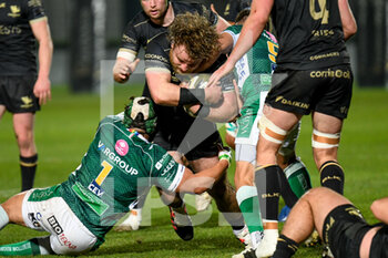 2021-02-26 - Finlay Bealham (Connacht) tackled by Thomas Gallo (Benetton Treviso) and Dewaldt Duvenage (Benetton Treviso) - BENETTON TREVISO VS CONNACHT RUGBY - GUINNESS PRO 14 - RUGBY