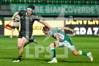 2021-02-26 - Tom Daly (Connacht) tackled by Dewaldt Duvenage (Benetton Treviso) - BENETTON TREVISO VS CONNACHT RUGBY - GUINNESS PRO 14 - RUGBY
