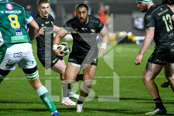 2021-02-26 - Bundee Aki (Connacht) carries the ball - BENETTON TREVISO VS CONNACHT RUGBY - GUINNESS PRO 14 - RUGBY