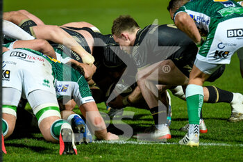 2021-02-26 - Kieran Marmion (Connacht) introduces the ball in the scrum - BENETTON TREVISO VS CONNACHT RUGBY - GUINNESS PRO 14 - RUGBY