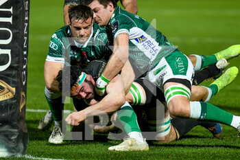 2021-02-26 - Jarrad Butler (Connacht) tackled by Edoardo Padovani (Benetton Treviso) - BENETTON TREVISO VS CONNACHT RUGBY - GUINNESS PRO 14 - RUGBY