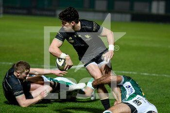 2021-02-26 - Alex Wootton (Connacht) tackled by Angelo Esposito (Benetton Treviso) - BENETTON TREVISO VS CONNACHT RUGBY - GUINNESS PRO 14 - RUGBY
