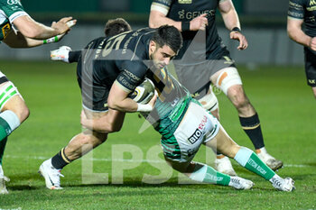 2021-02-26 - Tiernan O'Halloran (Connacht) tackled by Joaquin Riera (Benetton Treviso) - BENETTON TREVISO VS CONNACHT RUGBY - GUINNESS PRO 14 - RUGBY