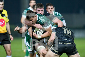 2021-02-26 - Eli Snyman (Benetton Treviso) tackled by Dominic Robertson-Mccoy (Connacht) - BENETTON TREVISO VS CONNACHT RUGBY - GUINNESS PRO 14 - RUGBY