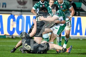 2021-02-26 - Zac Nearchou (Benetton Treviso) tackled by Dominic Robertson-Mccoy (Connacht) - BENETTON TREVISO VS CONNACHT RUGBY - GUINNESS PRO 14 - RUGBY