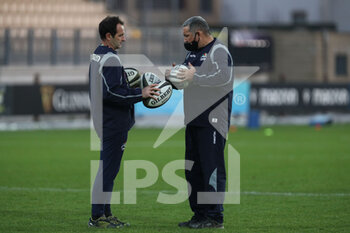 2021-02-27 - Coach Micheal Bradley (Zebre) checks the ball before the match between Zebre and Dragons - ZEBRE RUGBY VS DRAGONS RUGBY - GUINNESS PRO 14 - RUGBY