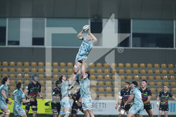 2021-03-12 - Ross Molony (Leinster) takes a touch - ZEBRE VS LEINSTER RUGBY - GUINNESS PRO 14 - RUGBY