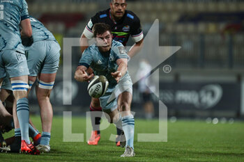 2021-03-12 - Luke McGrath (Leinster) passes from the ruck - ZEBRE VS LEINSTER RUGBY - GUINNESS PRO 14 - RUGBY