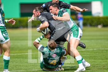 2021-04-24 - Ryan Wilson (Glasgow) tackled by Niccolò Cannone (Benetton Treviso) and Marco Zanon (Benetton Treviso) - RAINBOW CUP 2021 - BENETTON TREVISO VS GLASGOW WARRIORS - GUINNESS PRO 14 - RUGBY