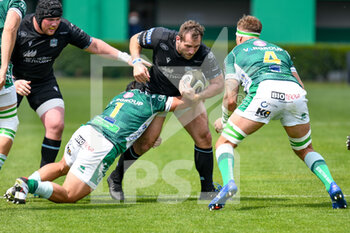 2021-04-24 - Fraser Brown (Glasgow) tackled by Thomas Gallo (Benetton Treviso) and Niccolò Cannone (Benetton Treviso) - RAINBOW CUP 2021 - BENETTON TREVISO VS GLASGOW WARRIORS - GUINNESS PRO 14 - RUGBY