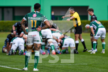2021-04-24 - Monty Ioane (Benetton Treviso) looking at the scrum - RAINBOW CUP 2021 - BENETTON TREVISO VS GLASGOW WARRIORS - GUINNESS PRO 14 - RUGBY