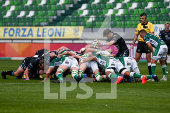 2021-04-24 - George Horne (Glasgow) introducing the ball in scrum - RAINBOW CUP 2021 - BENETTON TREVISO VS GLASGOW WARRIORS - GUINNESS PRO 14 - RUGBY