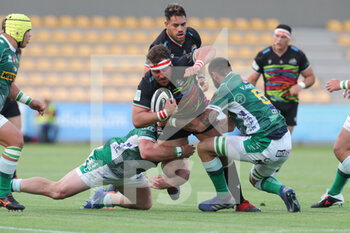 2021-05-07 - Eduardo Bello (Zebre rugby) is tackled by Riccardo Favretto and Federico Ruzza (Benetton rugby) - RAINBOW CUP - BENETTON TREVISO VS ZEBRE RUGBY - GUINNESS PRO 14 - RUGBY