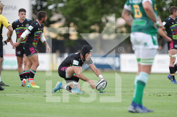 2021-05-07 - Paolo Pescetto (Zebre rugby) attempts the conversion kick - RAINBOW CUP - BENETTON TREVISO VS ZEBRE RUGBY - GUINNESS PRO 14 - RUGBY