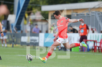 2021-06-11 - Joey Carbery (Munster) kicks the conversion points - RAINBOW CUP 2021 - ZEBRE RUGBY VS MUNSTER - GUINNESS PRO 14 - RUGBY