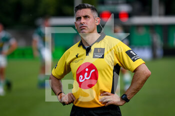 2021-06-19 - The referee of the match Frank Murphy looking at the TMO screen - RAINBOW CUP 2021 FINAL - BENETTON TREVISO VS VODACOM BLUE BULLS - GUINNESS PRO 14 - RUGBY