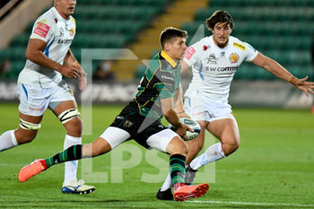 2020-09-04 - Northampton Saints centre Piers Francis (22) runs with the ball during the English championship, Gallagher Premiership Rugby Union match between Northampton Saints and Exeter Chiefs on September 4, 2020 at Franklins Gardens in Northampton, England - Photo Dennis Goodwin / ProSportsImages / DPPI - NORTHAMPTON SAINTS VS EXETER CHIEFS - PREMERSHIP RUGBY UNION - RUGBY