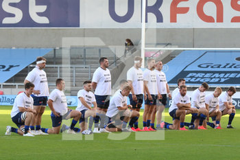 2020-09-09 - Sale take the knee prior to the English championship Gallagher Premiership Rugby Union match between Sale Sharks and Saracens on September 9, 2020 at the AJ Bell Stadium in Eccles, England - Photo George Franks / ProSportsImages / DPPI - SALE SHARKS VS SARACENS - PREMERSHIP RUGBY UNION - RUGBY