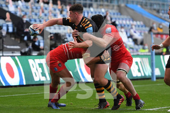 2020-09-09 - Wasps back row Alfie Barbeary (6) offloads in the tackle during the English championship Gallagher Premiership Rugby Union match between Wasps and Leicester Tigers on September 9, 2020 at the Ricoh Arena in Coventry, England - Photo Dennis Goodwin / ProSportsImages / DPPI - WASPS VS LEICESTER TIGERS - PREMERSHIP RUGBY UNION - RUGBY