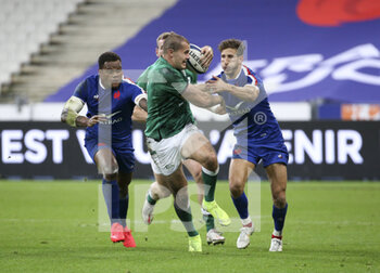 2020-10-31 - Jacob Stockdale of Ireland between Virimi Vakatawa and Vincent Rattez of France during the Guinness Six Nations 2020, rugby union match between France and Ireland on October 31, 2020 at Stade de France in Saint-Denis near Paris, France - Photo Jean Catuffe / DPPI - FRANCE VS IRELAND 2020 - SIX NATIONS - RUGBY