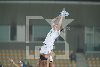 2020-11-01 - England second row Abbie Ward catches the ball in touch - SEI NAZIONI FEMMINILE 2020 - ITALIA VS INGHILTERRA - SIX NATIONS - RUGBY