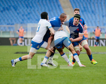 2021-02-06 - Gael Fickou of France is tackled by Carlo Canna and Juan Ignacio Brex of Italy, Gregory Alldritt of France during the 2021 Six Nations championship rugby union match between Italy and France on January 6, 2021 at Stadio Olimpico in Rome, Italy - Photo Nderim Kaceli / DPPI - 2021 SIX NATIONS RUGBY - ITALY VS FRANCE - SIX NATIONS - RUGBY