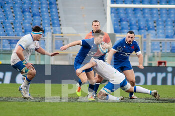 2021-02-06 - Matthieu Jalibert (France) is tackled by Marco Lazzaroni (Italy), Jean-Baptiste Gros (France) during the 2021 Six Nations championship rugby union match between Italy and France on January 6, 2021 at Stadio Olimpico in Rome, Italy - Photo Nderim Kaceli / DPPI - 2021 SIX NATIONS RUGBY - ITALY VS FRANCE - SIX NATIONS - RUGBY