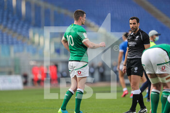 2021-02-27 - Johnny Sexton (Ireland) and referee Raynal - 2021 GUINNESS SIX NATIONS RUGBY - ITALY VS IRELAND - SIX NATIONS - RUGBY