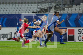 2021-04-03 - Emilie Boulard of France and Elinor Snowsill of Wales during the 2021 Women's Six Nations, rugby union match between France and Wales on April 3, 2021 at La Rabine stadium in Vannes, France - Photo Damien Kilani / DK Prod / DPPI - SEI NAZIONI FEMMINILE 2021 - FRANCIA VS GALLES - SIX NATIONS - RUGBY