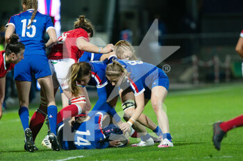 2021-04-03 - Ruck for France during the 2021 Women's Six Nations, rugby union match between France and Wales on April 3, 2021 at La Rabine stadium in Vannes, France - Photo Damien Kilani / DK Prod / DPPI - SEI NAZIONI FEMMINILE 2021 - FRANCIA VS GALLES - SIX NATIONS - RUGBY