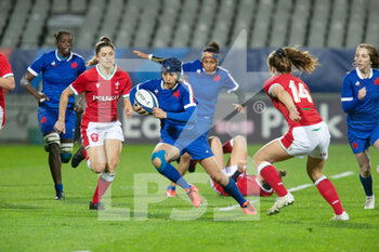 2021-04-03 - Caroline Boujard of France and Lisa Neumann of Wales during the 2021 Women's Six Nations, rugby union match between France and Wales on April 3, 2021 at La Rabine stadium in Vannes, France - Photo Damien Kilani / DK Prod / DPPI - SEI NAZIONI FEMMINILE 2021 - FRANCIA VS GALLES - SIX NATIONS - RUGBY