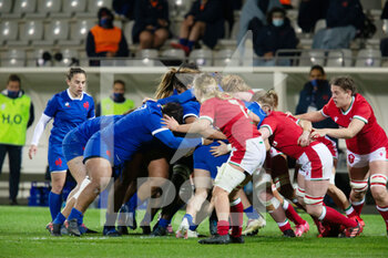 2021-04-03 - Maul for France during the 2021 Women's Six Nations, rugby union match between France and Wales on April 3, 2021 at La Rabine stadium in Vannes, France - Photo Damien Kilani / DK Prod / DPPI - SEI NAZIONI FEMMINILE 2021 - FRANCIA VS GALLES - SIX NATIONS - RUGBY